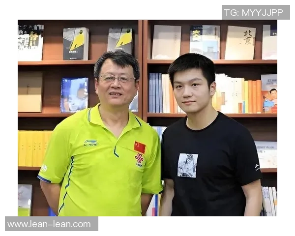 吴敬平评论樊振东反手发球首次亮相大赛展现新突破潜力 吴敬平评论樊振东反手发球首次亮相大赛展现新突破潜力